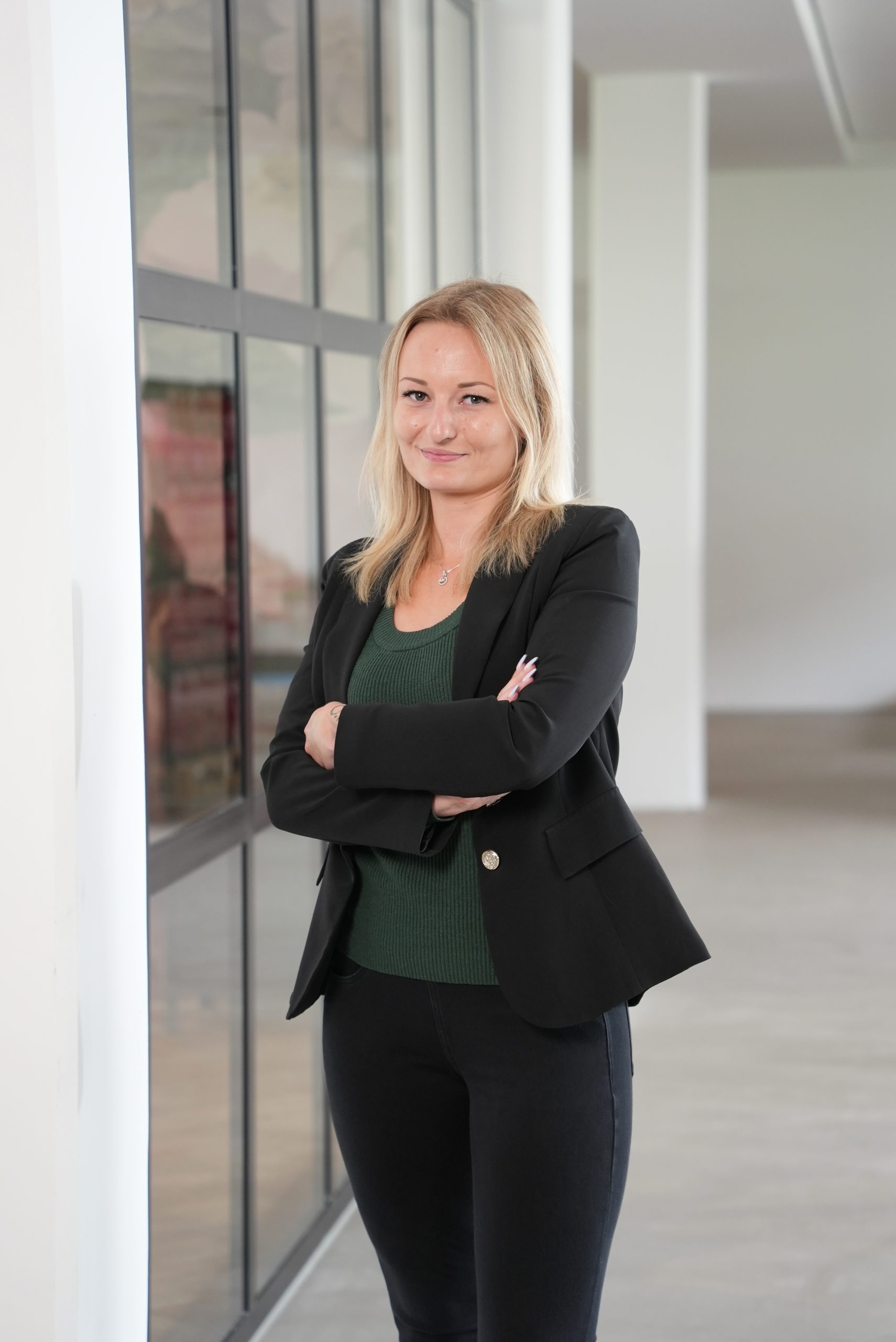 Mitarbeiterin von Vilson Trocknung im Büro